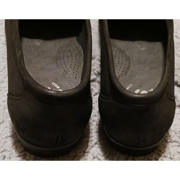 SAS Tripad 8N Women's Black Suede Leather Narrow With A Silver Chain Accent - Picture 4 of 8